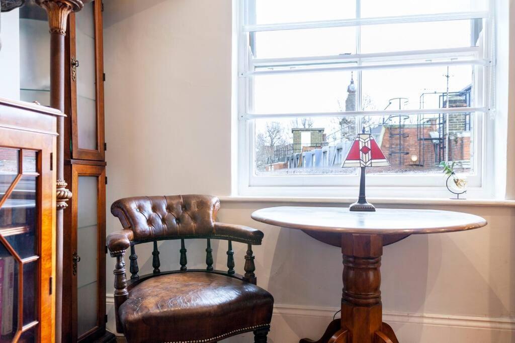 ロンドンOutstanding Antique 1Br Flat In Sohoアパートメント エクステリア 写真