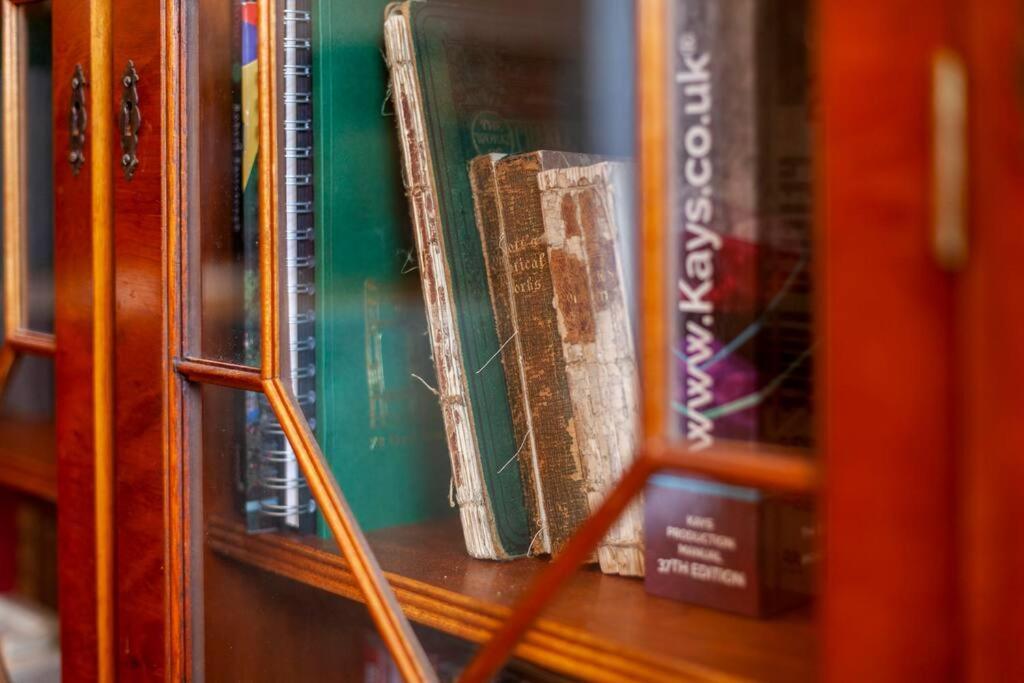 ロンドンOutstanding Antique 1Br Flat In Sohoアパートメント エクステリア 写真