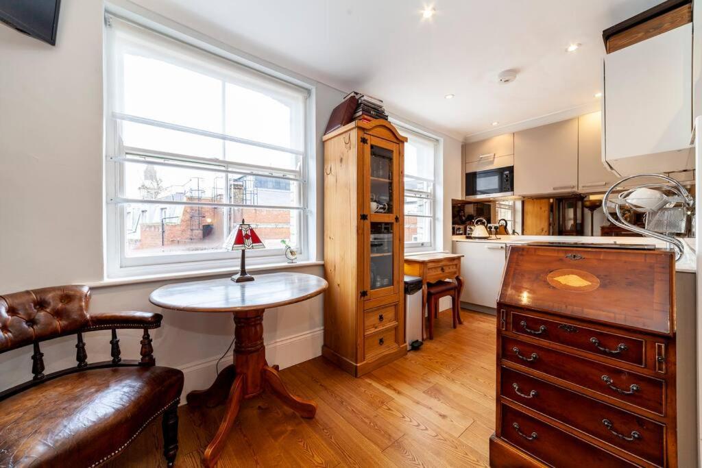 ロンドンOutstanding Antique 1Br Flat In Sohoアパートメント エクステリア 写真