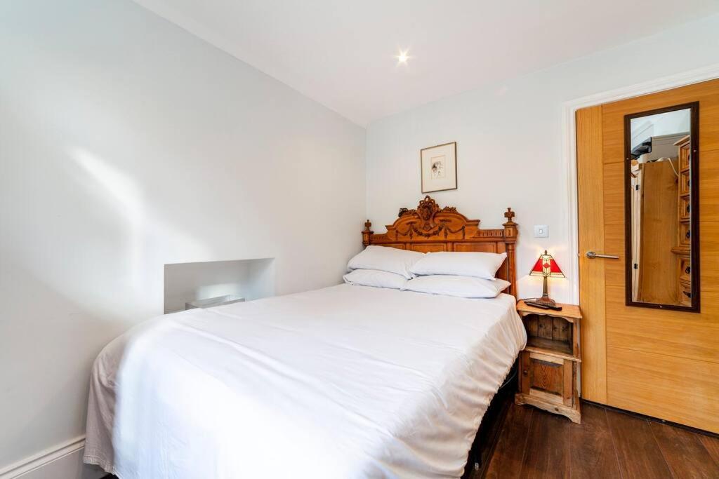 ロンドンOutstanding Antique 1Br Flat In Sohoアパートメント エクステリア 写真
