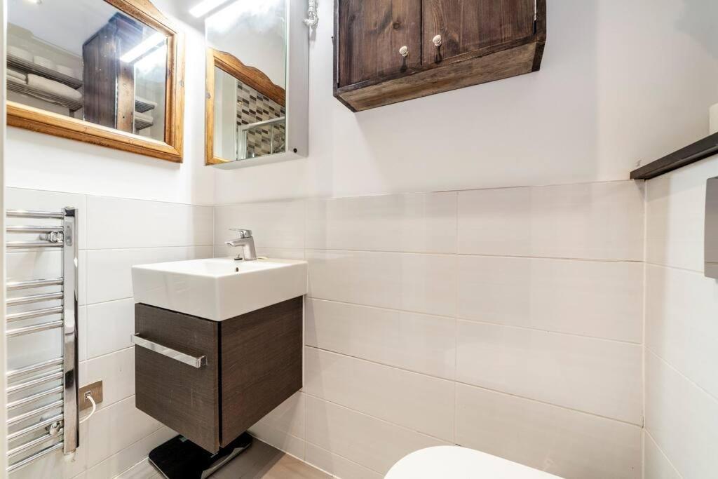 ロンドンOutstanding Antique 1Br Flat In Sohoアパートメント エクステリア 写真