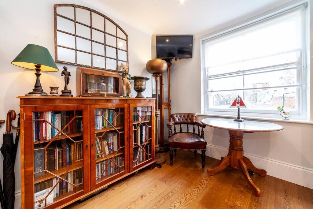 ロンドンOutstanding Antique 1Br Flat In Sohoアパートメント エクステリア 写真